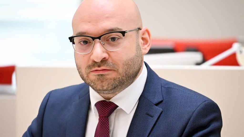 Bei Brandenburgs Innenminister René Wilke wird es 2026 festlich - er heiratet. (Archivbild)