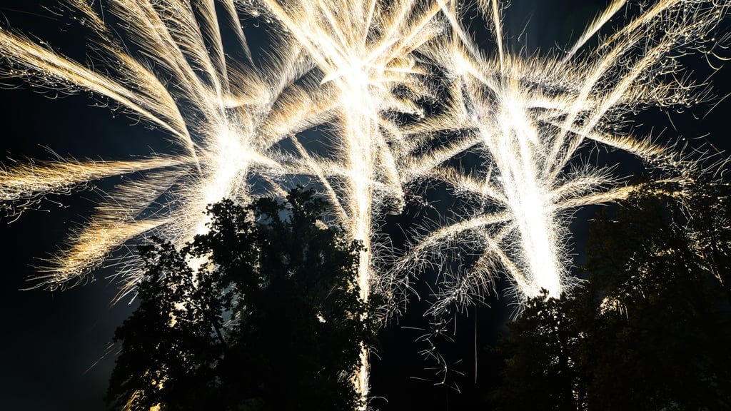 Reinfeiern ins neue Jahr - Feuerwerk gehört auf jeden Fall dazu.