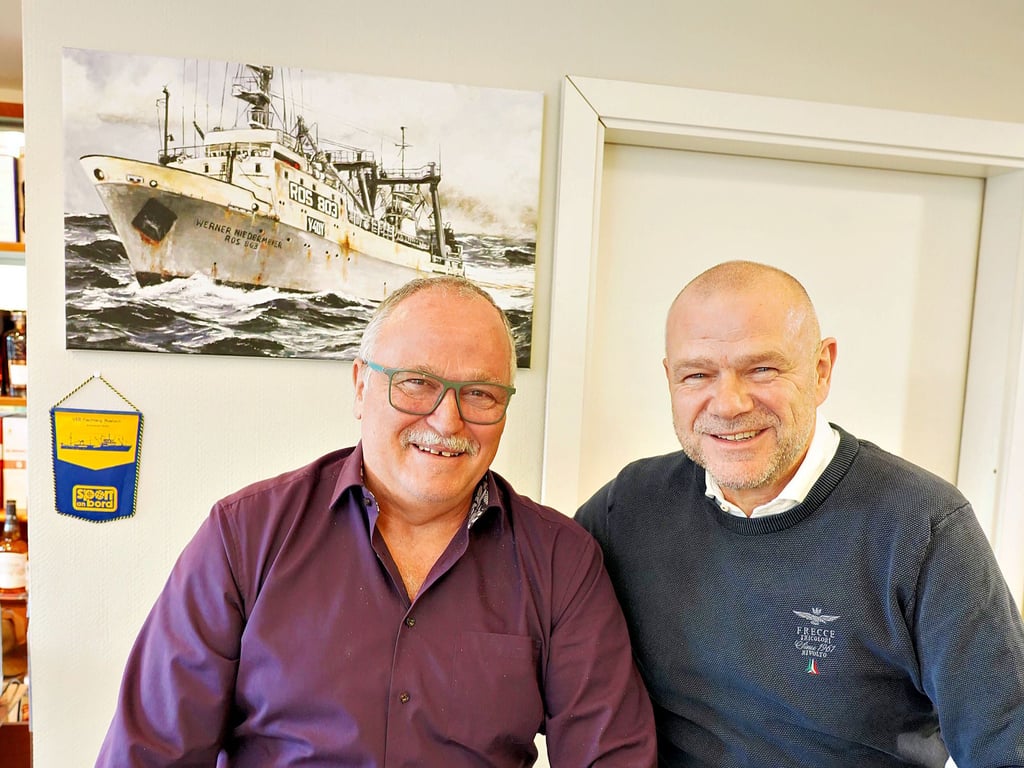 Einst DDR-Hochseefischer, heute in der Saale-Unstrut-Region bekannte Unternehmer:  Jörg Schneider (l.) aus Freyburg und der Naumburger Frank Hempel schwelgten im Gespräch mit dem Tageblatt/MZ-Reporter in Erinnerungen. 