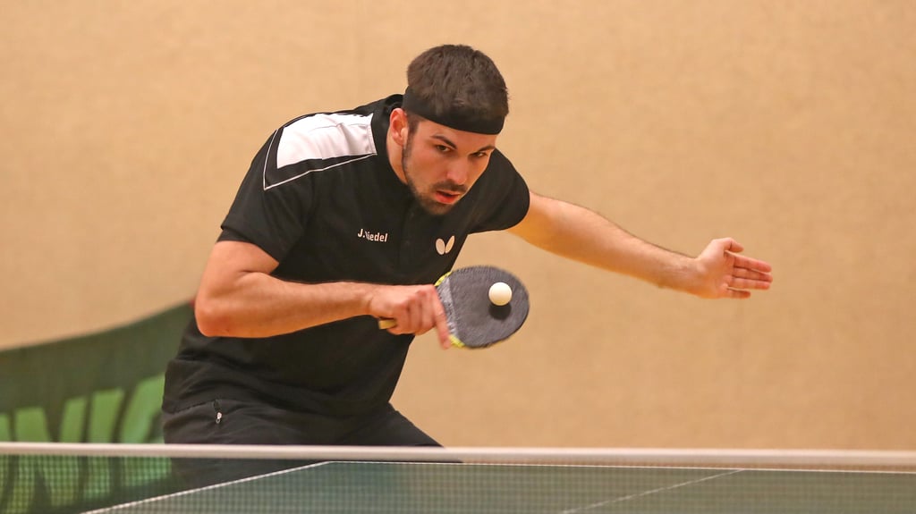 Jon Riedel und der VfB starten als Tabellenführer in die Rückrunde der Landesliga.