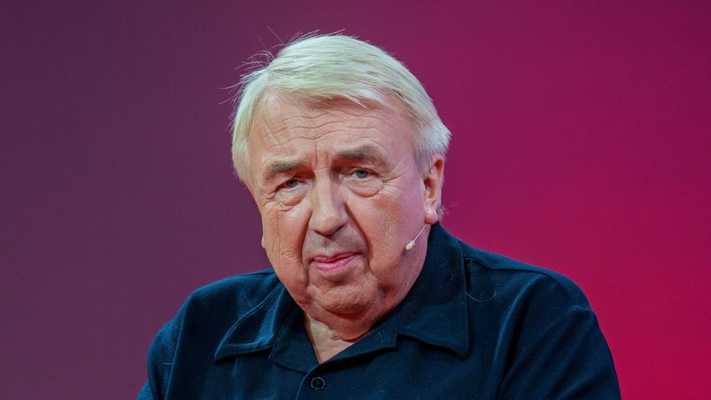 Ein stiller Junge, ein Klavier und eine ungewöhnliche Freundschaft: In „Schwebebahnen“ erzählt Hanns-Josef Ortheil behutsam von Kindheit, Begabung und Befreiung aus familiärem Trauma. (Archivbild)