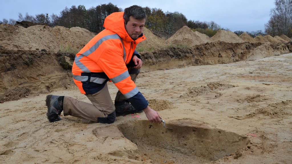 Auf dem geplanten Zerbster Wohnbauareal "Fohlenweide" entdeckte Archäologe  Gregor Kretschmann Spuren einer metallzeitlichen Siedlung. 