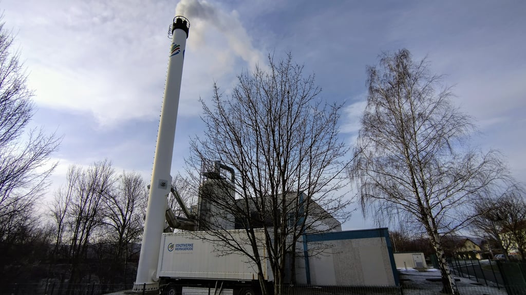 Vom Blockheizkraftwerk Harzblick aus haben die Stadtwerke Wernigerode eine neue Fernwärmeleitung verlegt.
