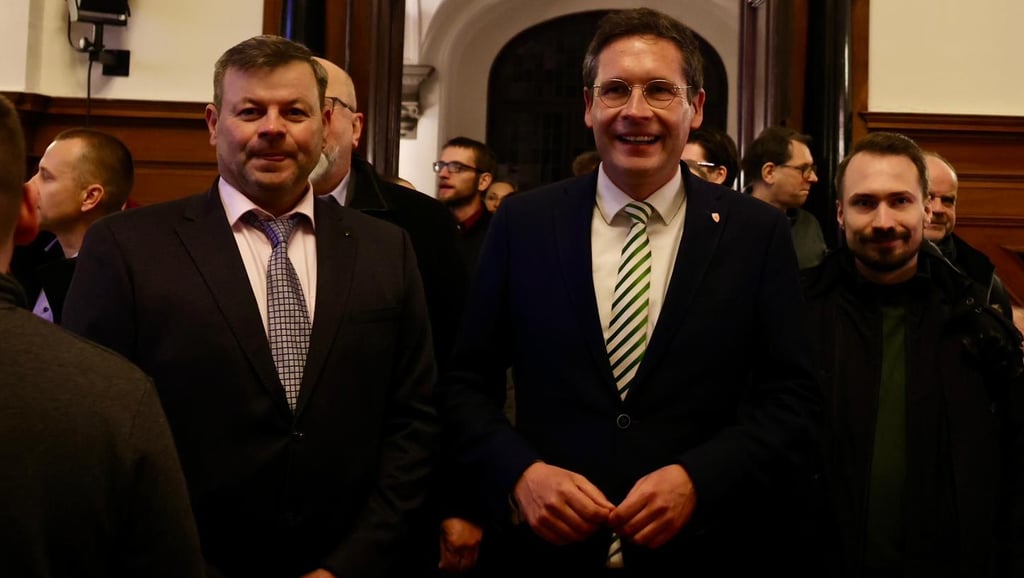 Alexander Vogt (rechts) und Achmed Großer gehen getrennte Wege. Der Referent stolpert über Ermittlungen des Landesverwaltungsamtes und der Staatsanwaltschaft.