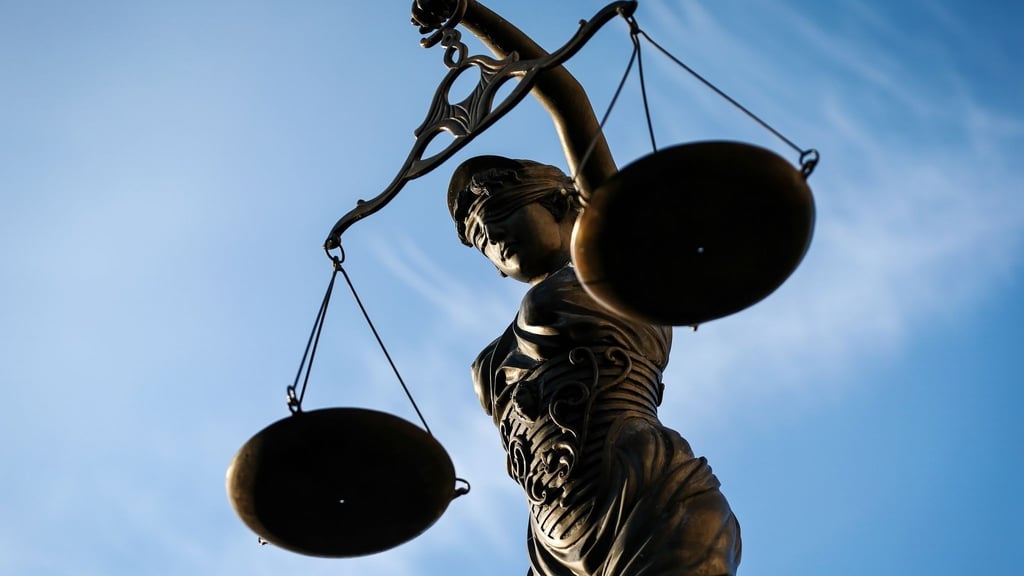 Ein 38-Jähriger hat sich vor dem Amtsgericht Bernburg wegen eines Diebstahls von einem Betriebsgelände an der Kustrenaer Straße und Hehlerei verantworten.