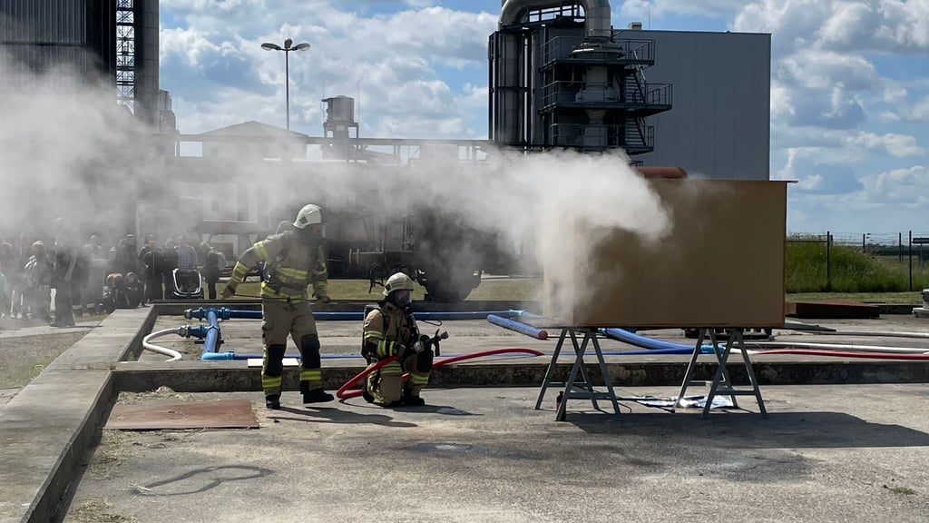 Im Institut für Brand- und Katastrophenschutz in Heyrothsberge werden unter anderem Einsatzkräfte mit praktischen Übungen ausgebildet. Die Bedingungen dafür sollen verbessert werden.
