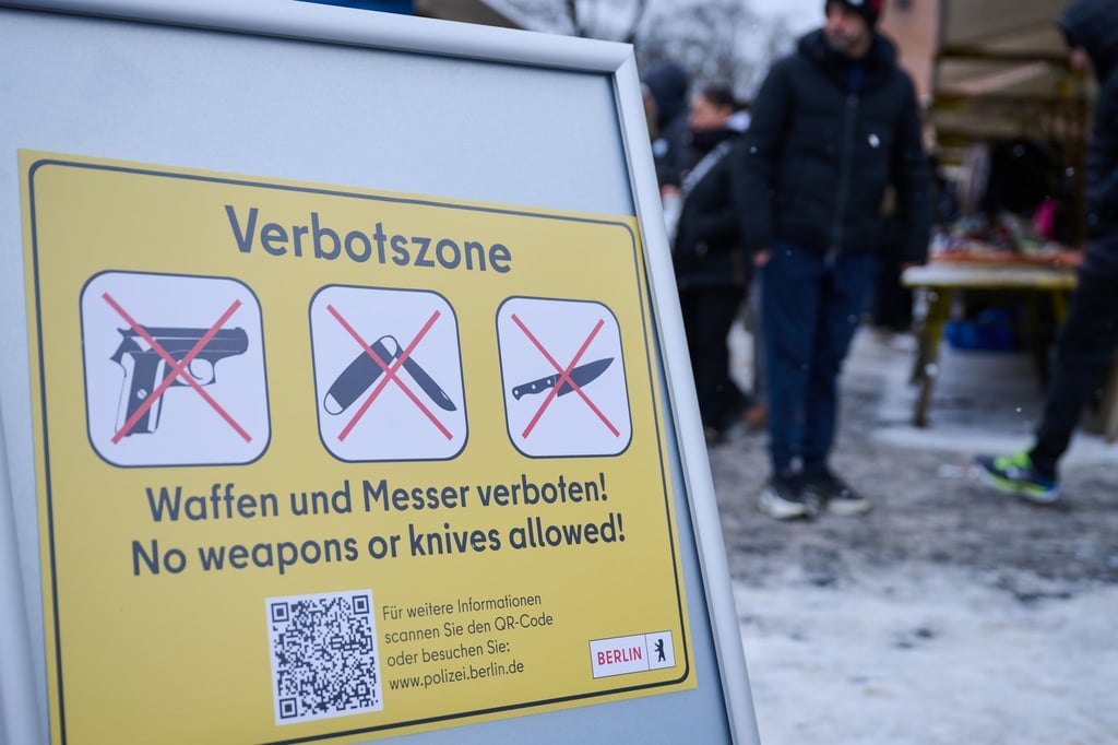 Neben den dauerhaften Verbotszonen für Waffen und Messer kommen an Silvester besondere Bereiche dazu. (Archivbild)