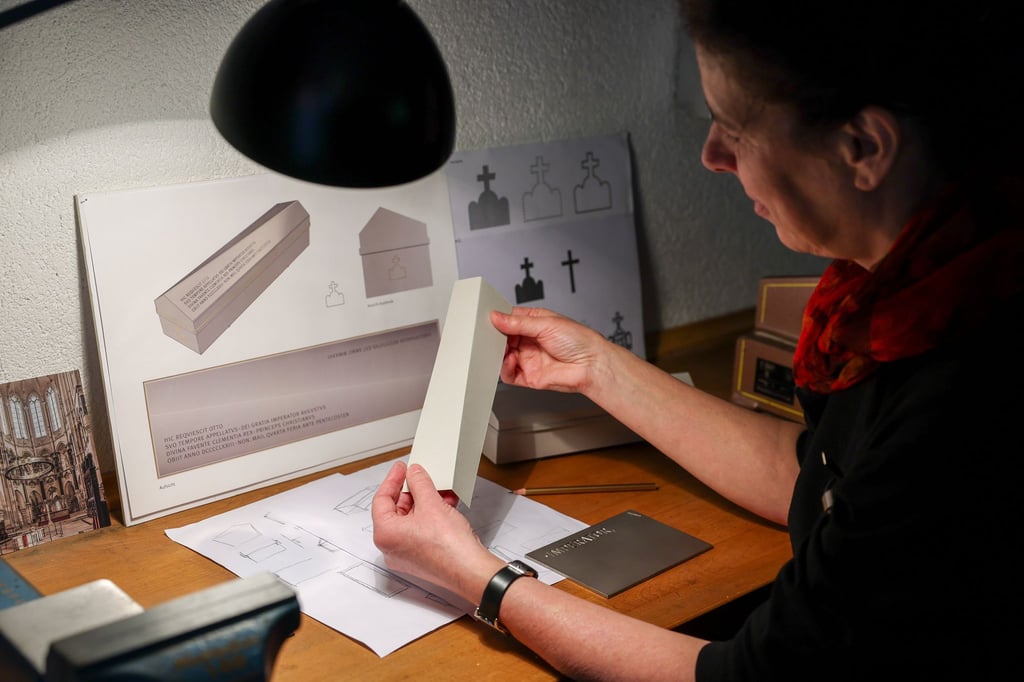 Den Sarg hat Trekel im Modell angefertigt.