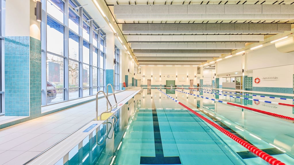 Die Becken der Berliner Schwimmbäder bleiben an Weihnachten und Silvester leer. (Archivbild)