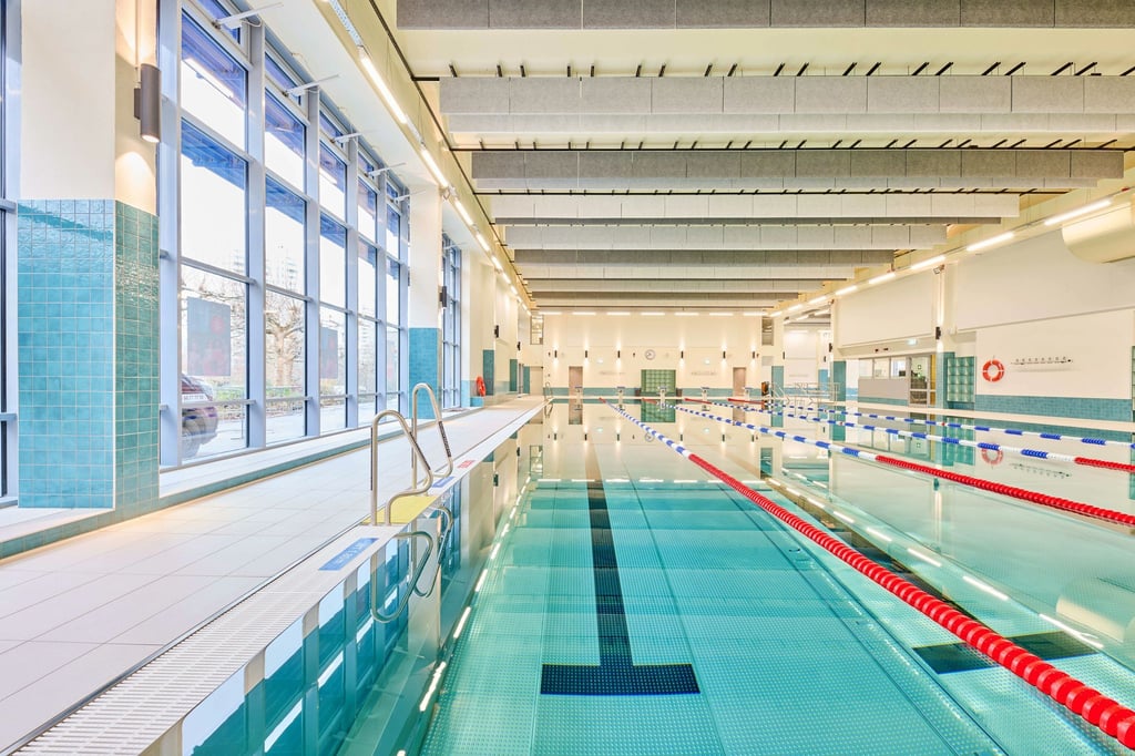 Die Becken der Berliner Schwimmbäder bleiben an Weihnachten und Silvester leer. (Archivbild)