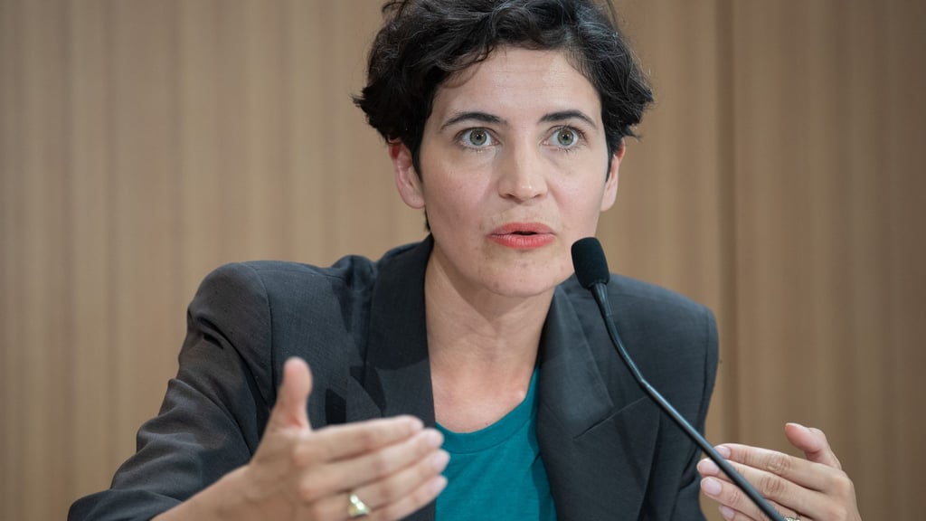 Die Geschäftsführerin von HateAid, einer Hilfsorganisation gegen Hass im Internet, Anna-Lena von Hodenberg, und ihre Kollegin Josephine Ballon sind von der US-Regierung wegen Zensur-Vorwürfen mit Einreiseverboten belegt worden.