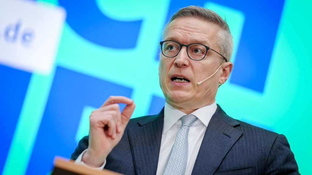 Digitalminister Karsten Wildberger (CDU) erwartet große gesellschaftliche Veränderungen durch die zunehmende Rolle von KI. (Archivbild)