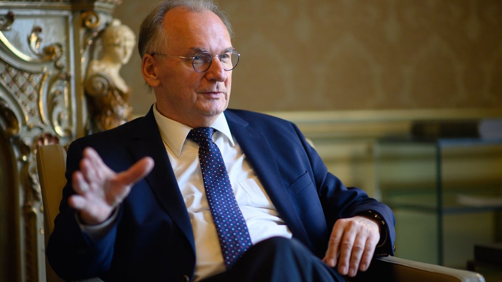 „Der Staat kann nicht allein Werte generieren, das muss aus der Gesellschaft kommen“, sagt Sachsen-Anhalts Ministerpräsident Reiner Haseloff. (Archivbild)