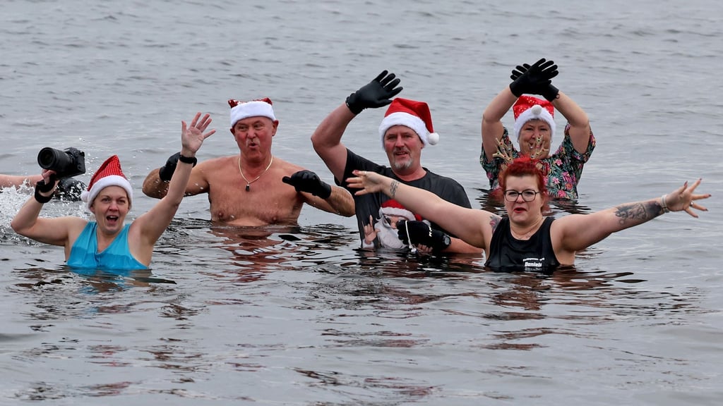 Zu Weihnachten wird im Senftenberger See gebadet.