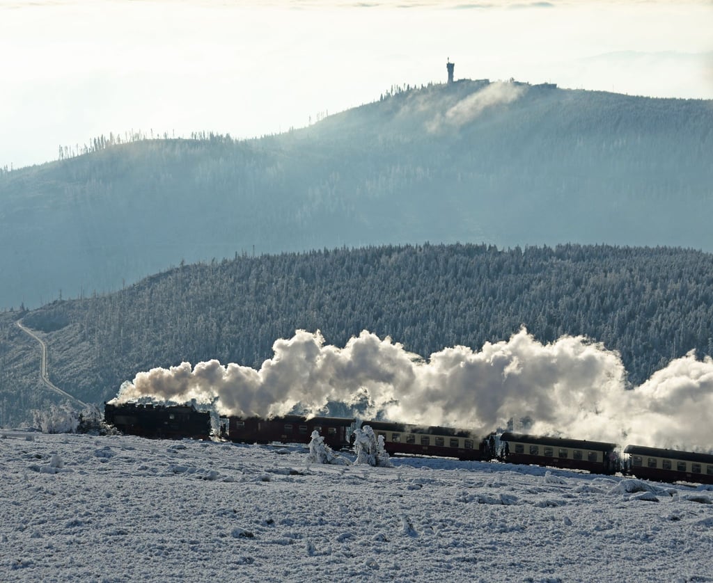Winterlich zeigt sich der Brocken am ersten Weihnachtstag.