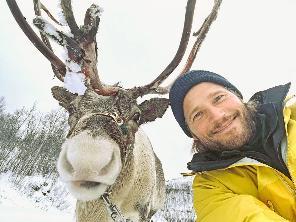 Schauspieler Sebastian Ströbel nimmt sein Publikum in der ZDF-Dokumentation „Meine Arktis“ mit ans eisige Ende der Welt. (Handout)