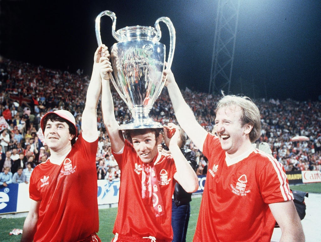 Einer seiner größten Momente: 1979 feiert John Robertson (l) den ersten von zwei Triumphen im Europapokal der Landesmeister mit Nottingham Forest.