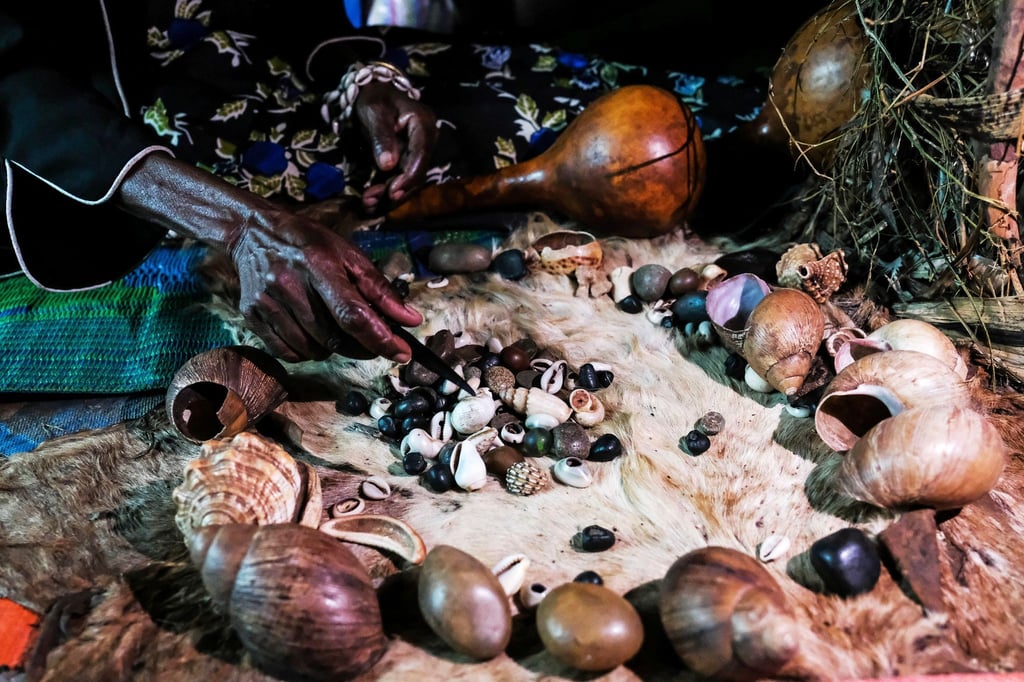 In Afrika glauben viele an die Macht der Hexerei. (Illustration)