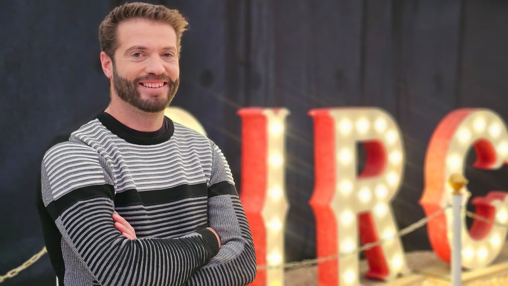 Hugo Noël - sein Familienname bedeutet passenderweise Weihnachten - ist mit seinen „Catwall Acrobats“ im Weihnachtscircus in Halle zu erleben.