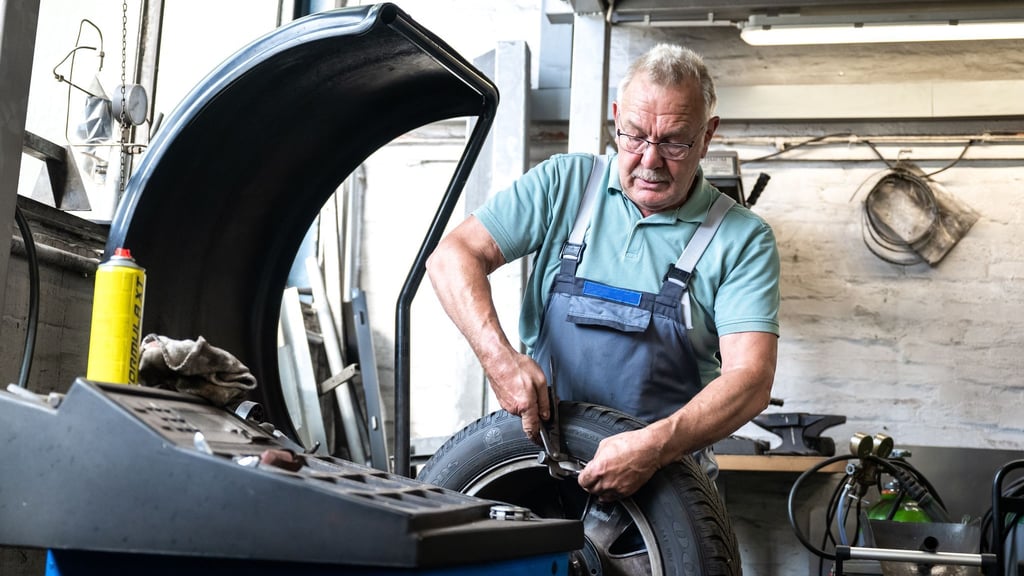 Weiter arbeiten trotz Erreichen des Renteneintrittsalters? Ab dem 1. Januar 2026 kann sich das dank Einführung der Aktivrente lohnen.