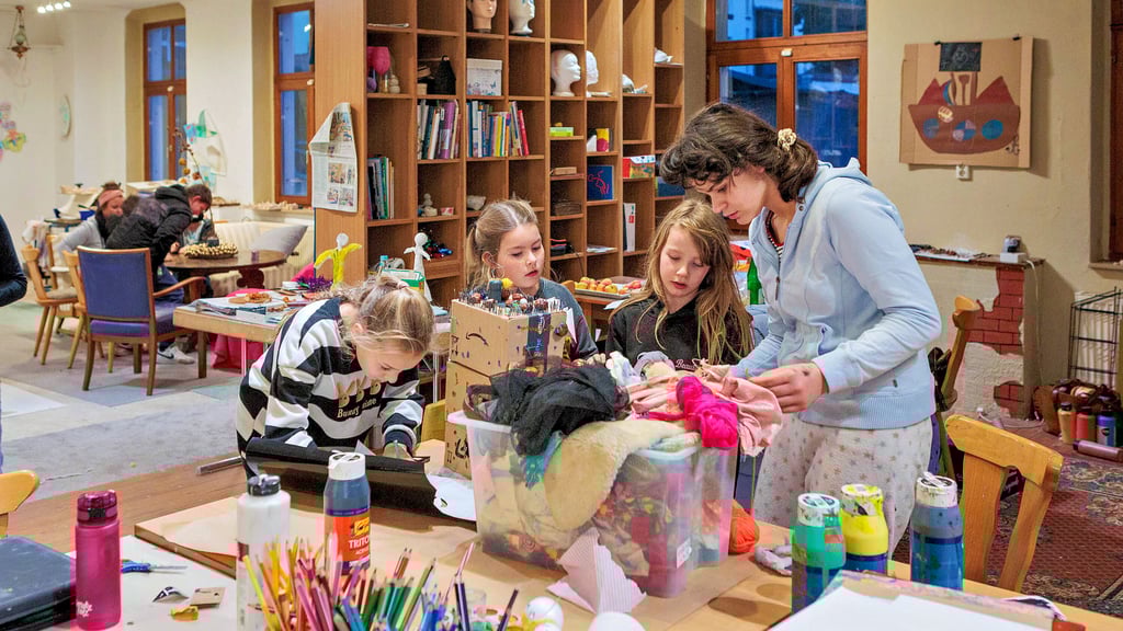 Zweimal pro  Woche hat die Kinder- und Jugendkunstwerkstatt  geöffnet. ist es auch sicher, dass es im neuen Jahr weitergeht.  