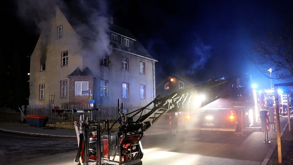 Löschkräfte konnten den Hausbewohner nur noch tot bergen.