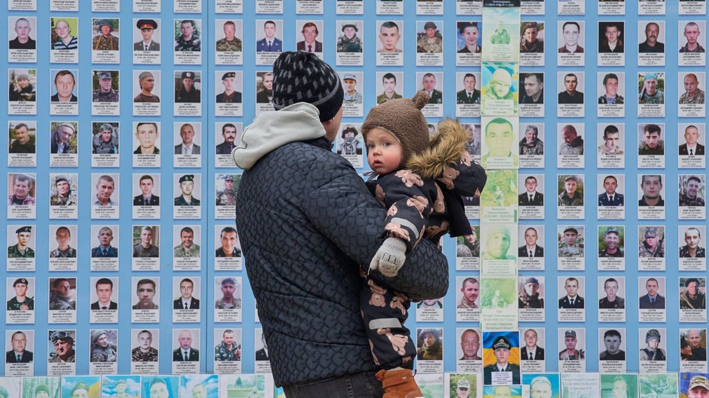 Die Ukraine hat viele Tote zu beklagen und wartet sehnlich auf Frieden.