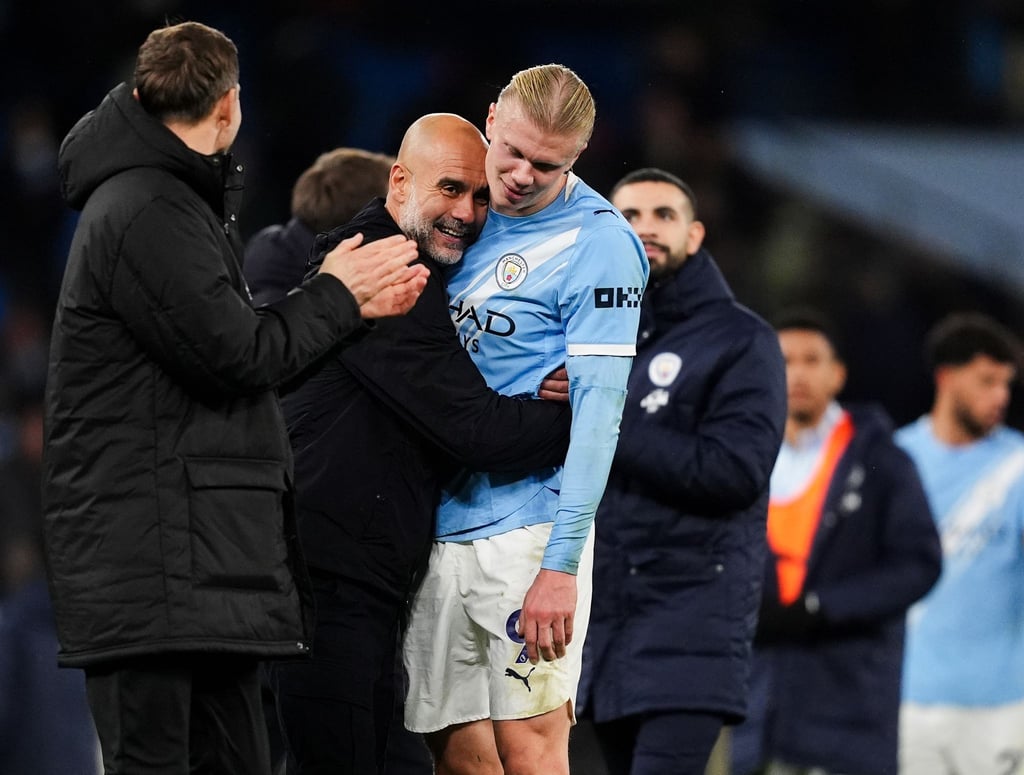 Kann nicht meckern über seinen Stürmerstar: Pep Guardiola (l). (Archivbild)