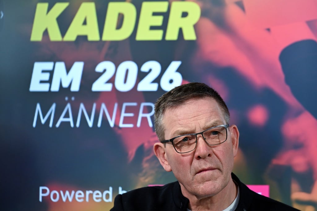 Für Bundestrainer Alfred Gislason geht es bei der Handball-EM auch um die Sicherung seines Jobs. (Archivbild)