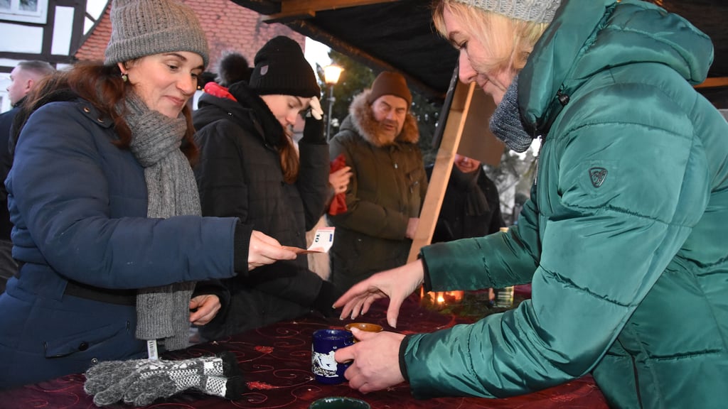 Beim Turmblasen ging viel Glühwein über den Tisch.