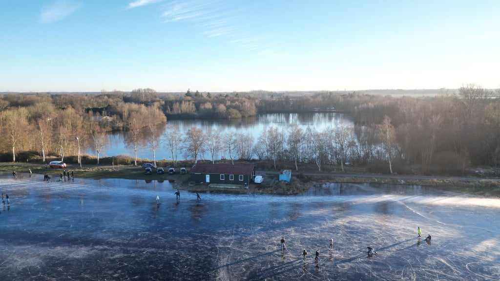 Bei Sonnenschein und eisigen Temperaturen haben etliche Menschen das Winterwetter für Ausflüge genutzt.