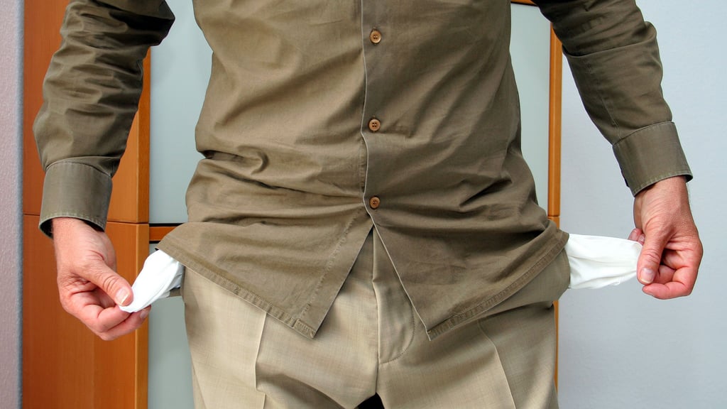 Die sprichwörtlichen leeren Taschen – das Problem betrifft viele im Altkreis Köthen.