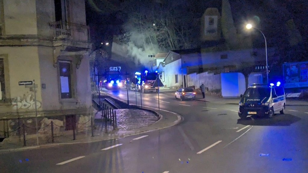 Am Wendischen Berg in Zeitz hat es am Heiligabend   gebrannt. Die Straße war zeitweilig gesperrt.