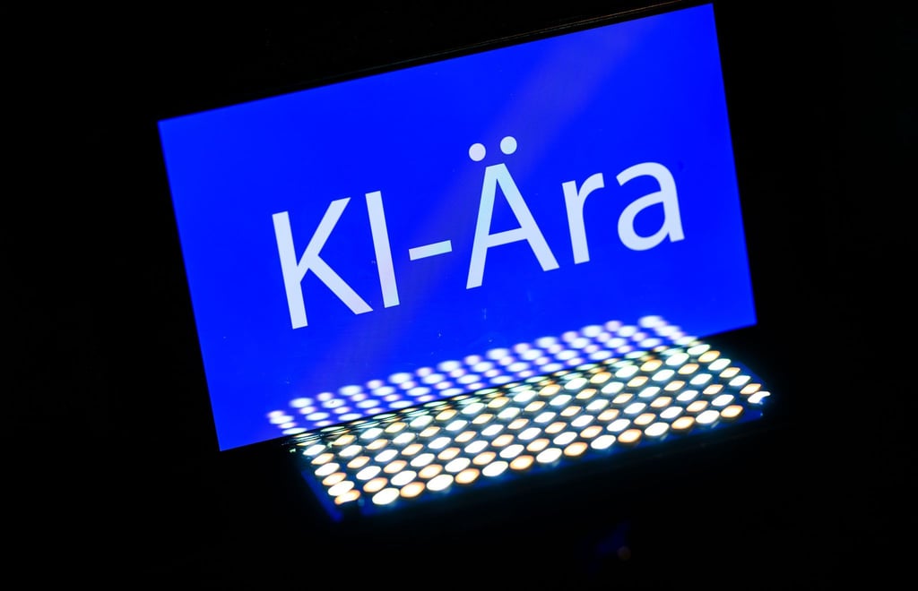 Das Wort des Jahres 2025 ist „KI-Ära“. Voraussichtlich 2026 werden viele Verbraucherinnen und Verbraucher erstmals einer Weiterentwicklung der Technologie begegnen - beim Online-Einkauf. (Symbolbild)