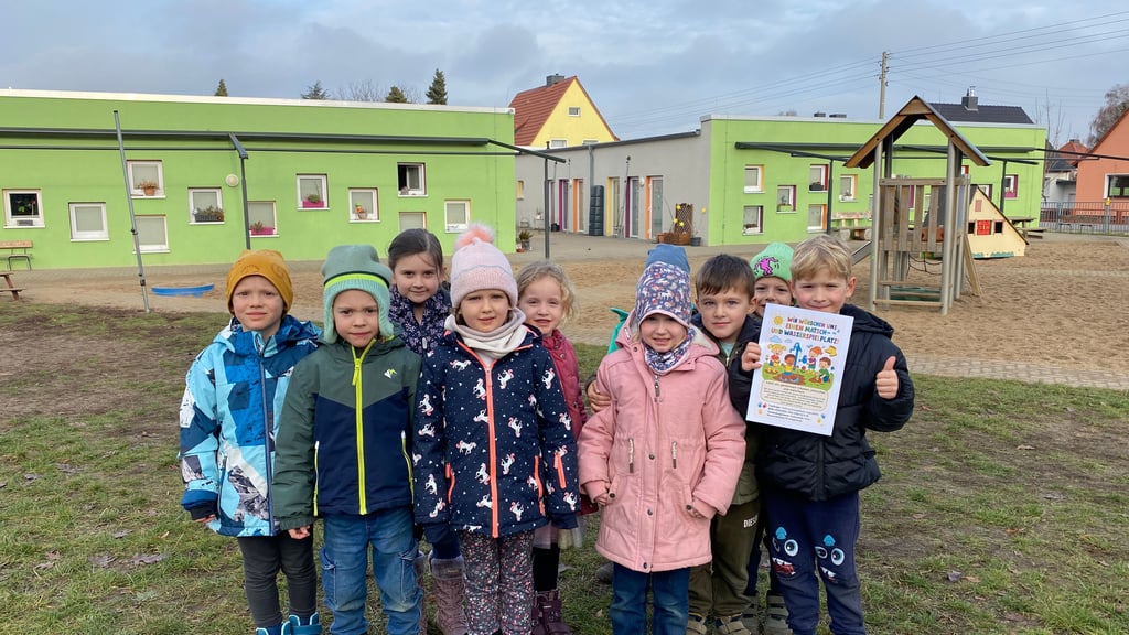 Die Kinder der Kita Kluswegzwerge wünschen sich einen Wasser- und Matschspielplatz.
