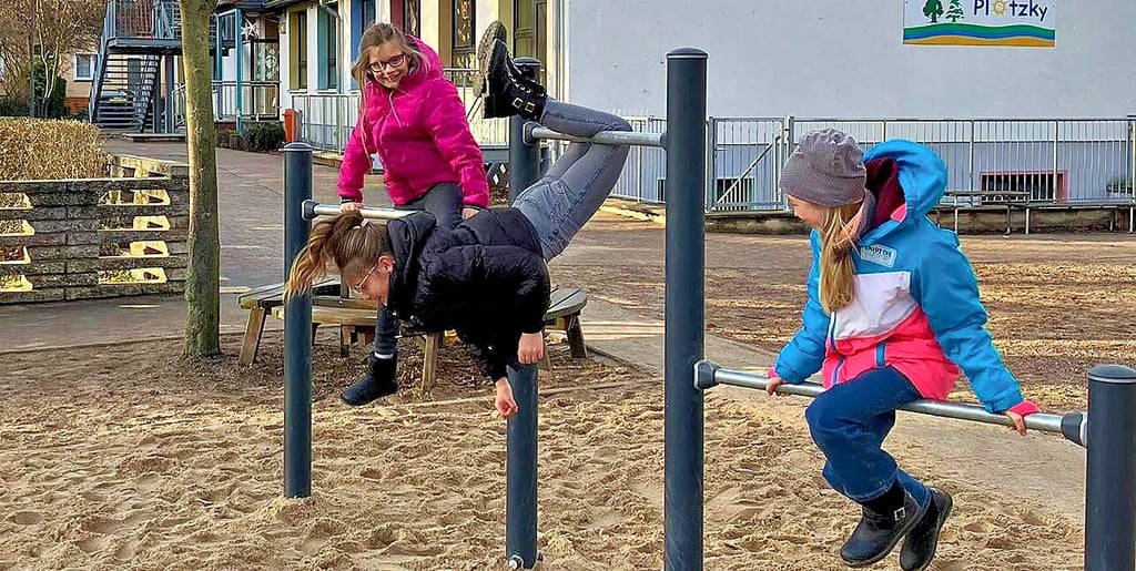 Dass den Schülern in Plötzky neue Spielgeräte zur Verfügung stehen,  freut Ortsbürgermeister Martin Kütz. Doch nicht alles im Jahr 2025 war positiv.