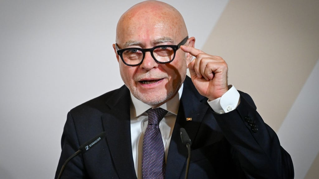 Der frühere Richter des Bundesverfassungsgerichts, Udo Di Fabio, ist derzeit noch zurückhaltend mit Blick auf ein mögliches AfD-Verbotsverfahren. (Archivfoto)