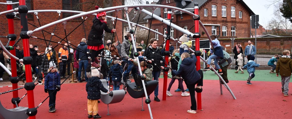 Der neue Spielplatz wurde nicht nur während der Party zur Eröffnung gut angenommen.