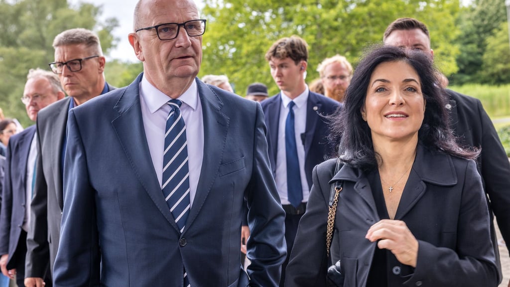 Brandenburgs Ministerpräsident Dietmar Woidke (SPD) erhofft sich von der Bundesregierung mehr Anstrengungen zur Senkung der Stromkosten (Archivbild).