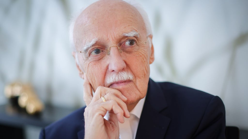 Überraschend viele Deutsche blicken mit Optimismus auf das neue Jahr, findet der Hamburger Zukunftsforscher Horst Opaschowski. (Archivbild)