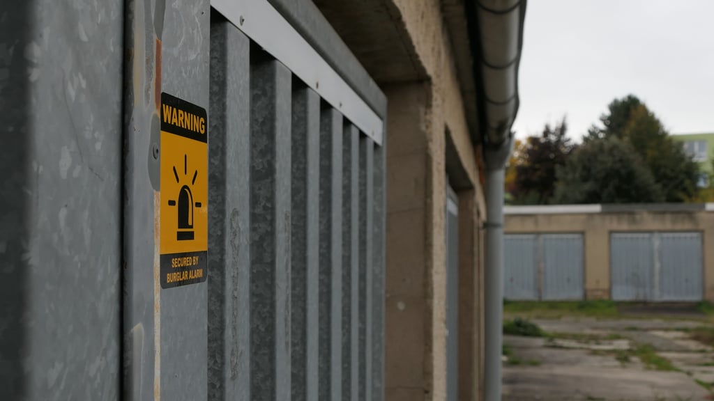 Alte DDR-Garagen in der  Ahornstraße in Querfurt