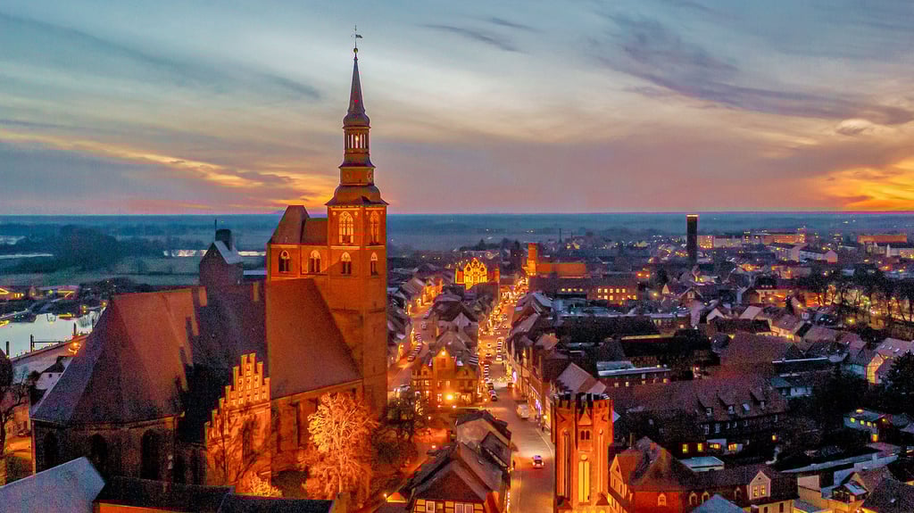 Einblicke in Tangermündes Zukunft: Bürgermeister Steffen Schilm äußert sich im Volksstimme-Gespräch über neue Projekte und die Bedeutung des Klimaschutzes.