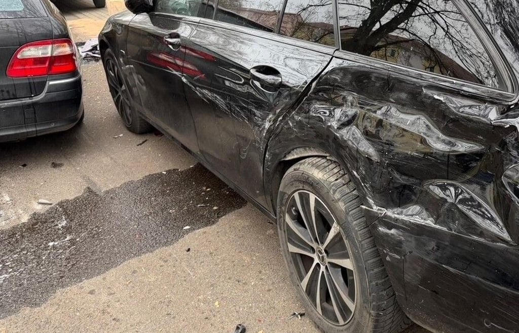 Ausgelaufene Betriebsstoffe mussten von der Feuerwehr gebunden werden. 