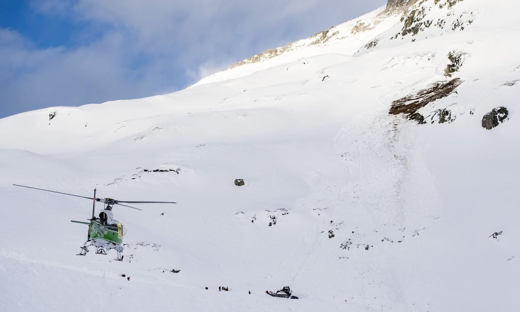Rettungshubschrauber suchten nach den Vermissten. (Symbolbild)