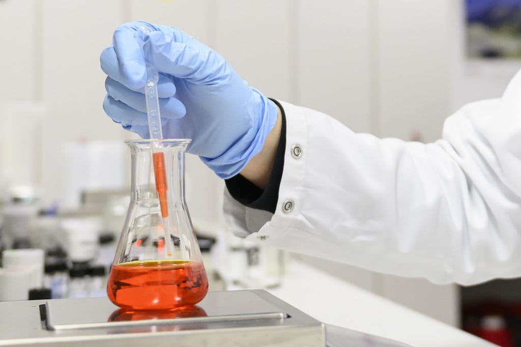 Die chemische Industrie ist eine der Schlüsselbranchen in Niedersachsen, steht aber zunehmend unter wirtschaftlichem Druck. (Symbolbild)