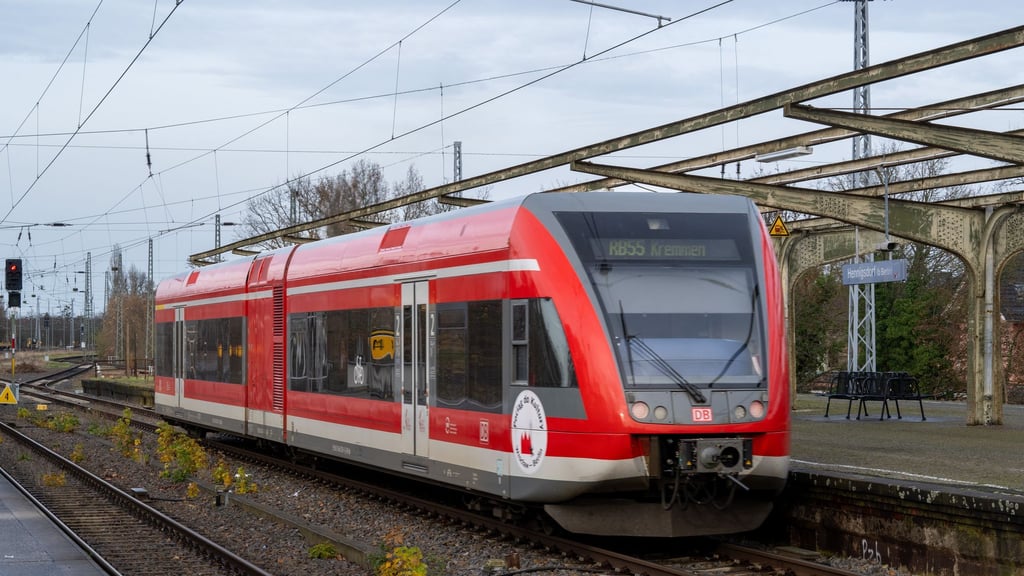 Fährt heute zum letzten Mal: Der sogenannte Kulturzug zwischen Berlin und Breslau. (Archivbild)