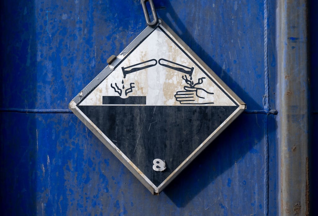 Unter anderem bei einem Gefahrgutaustritt auf der A2 hat das neue Mobile Brandschutztechnische Labor helfen können. (Symbolbild)