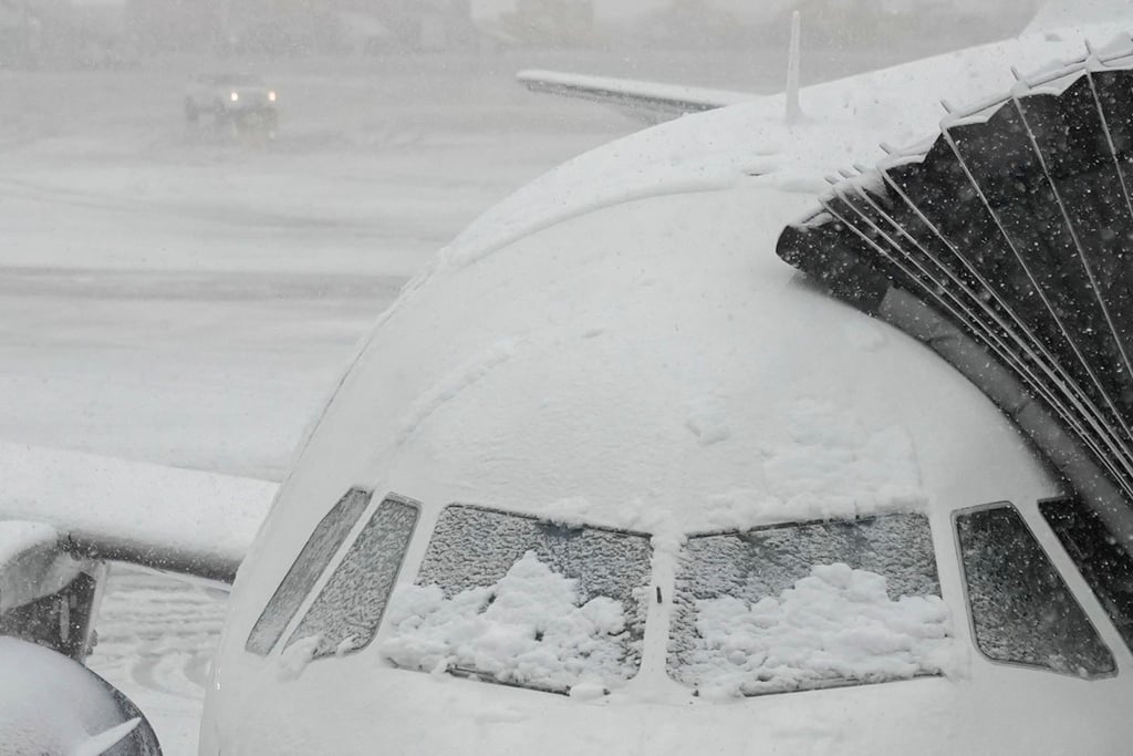 Hunderte Flüge von und nach New York wurden wegen heftigen Winterwetters gestrichen. (Symbolbild)