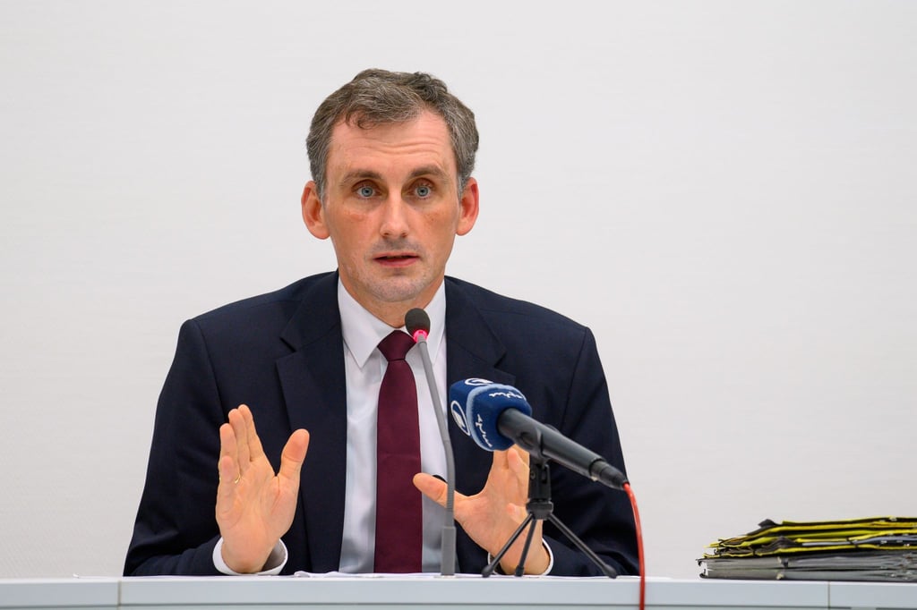 „Jede Lehrkraft, die bleibt, ist ein Gewinn für unser System“, sagt Bildungsminister Jan Riedel (CDU). (Archivbild)