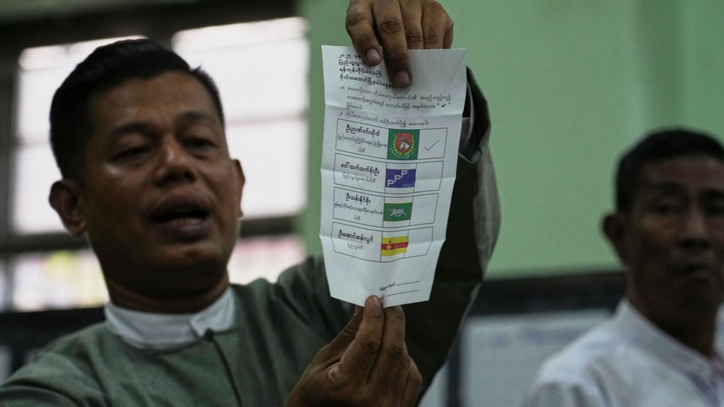 Beobachtern zufolge sollen viele Wähler von der Junta eingeschüchtert worden sein.